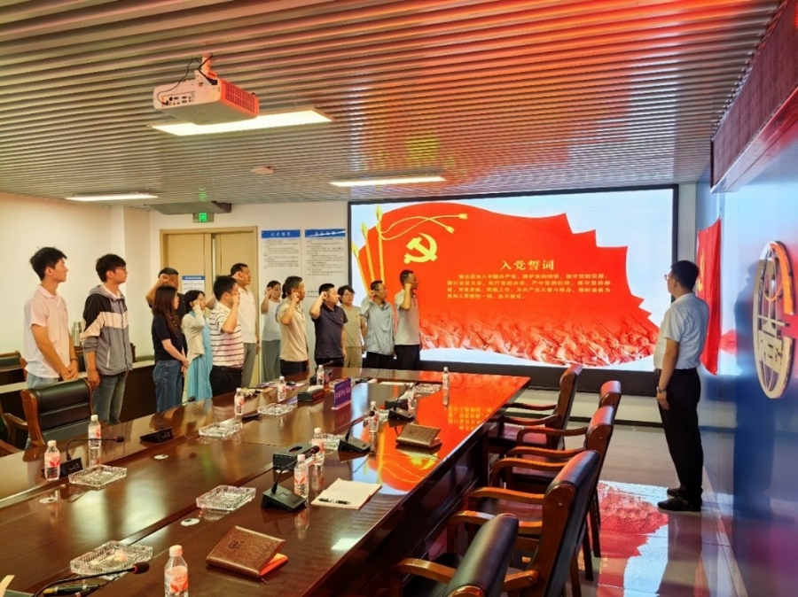 匠心铸通途 党旗映一线——qy千亿球友会数字交通党支部与中铁六局联合开展主题党日活动